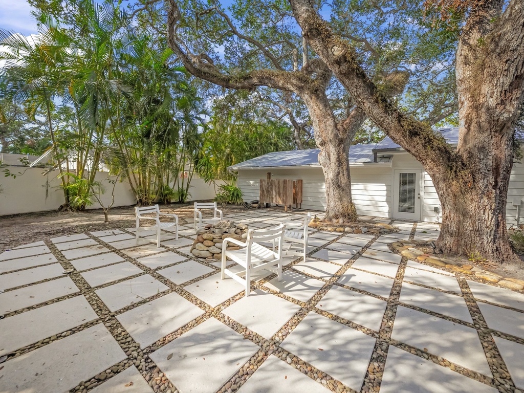 The Shaded Sanctuary - Siesta Key Luxury Rental Properties