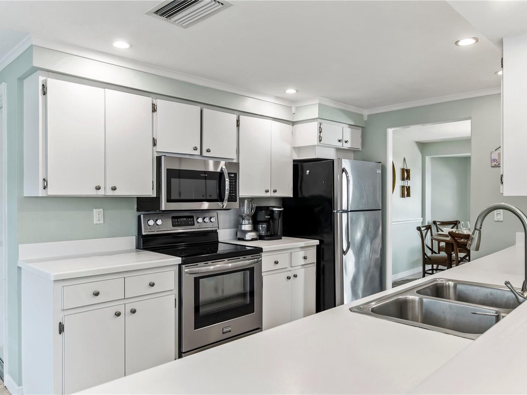 Fully equipped modern kitchen