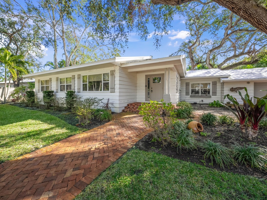 The Shaded Sanctuary - Siesta Key Luxury Rental Properties