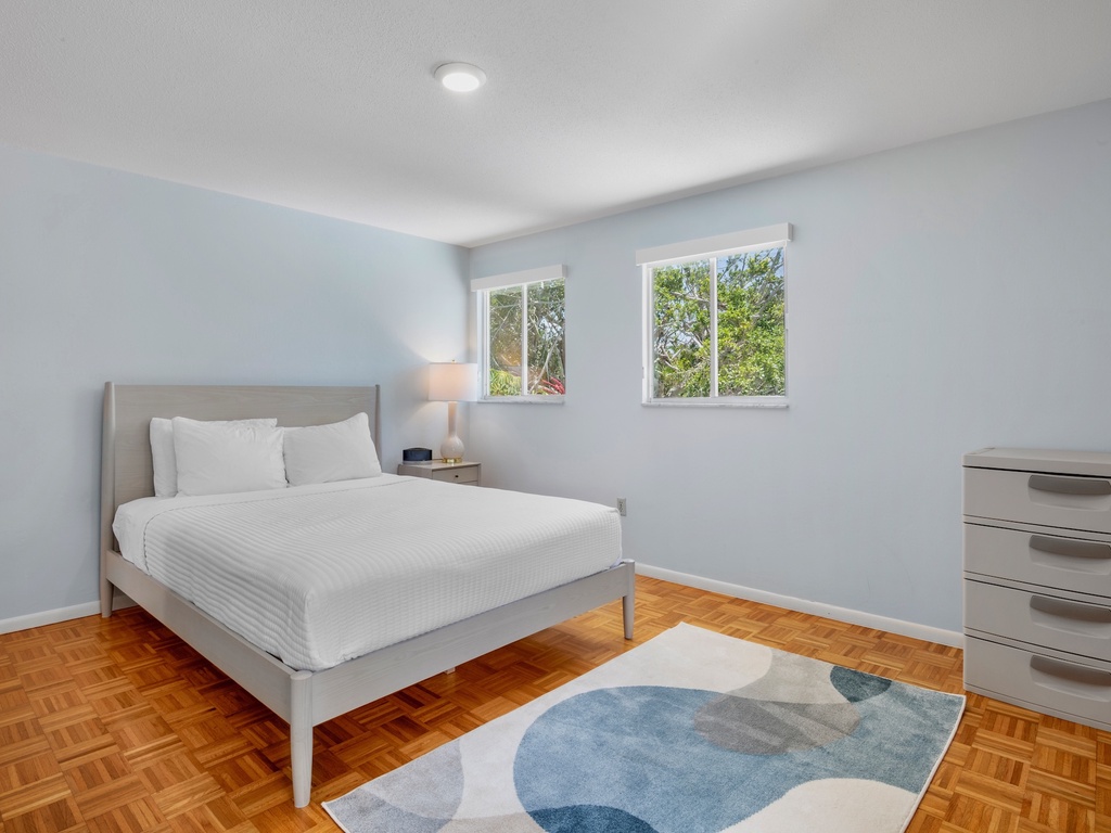 Third Bedroom, Queen