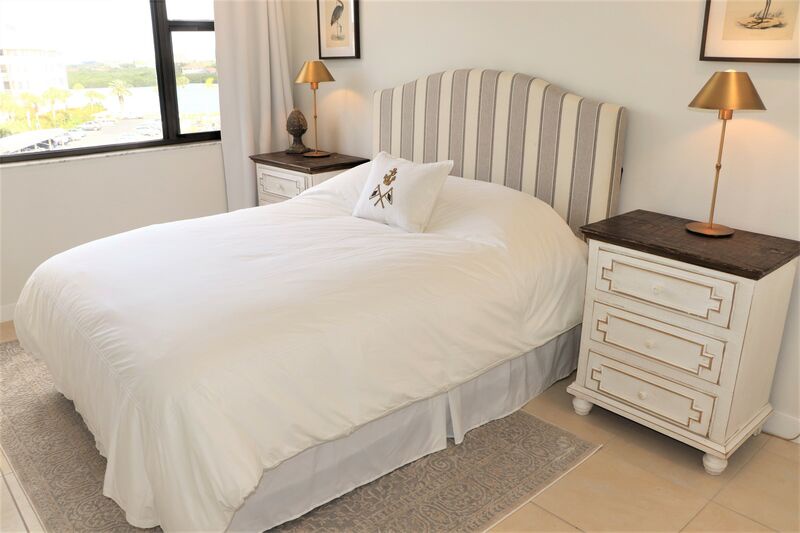 Second Bedroom, Queen