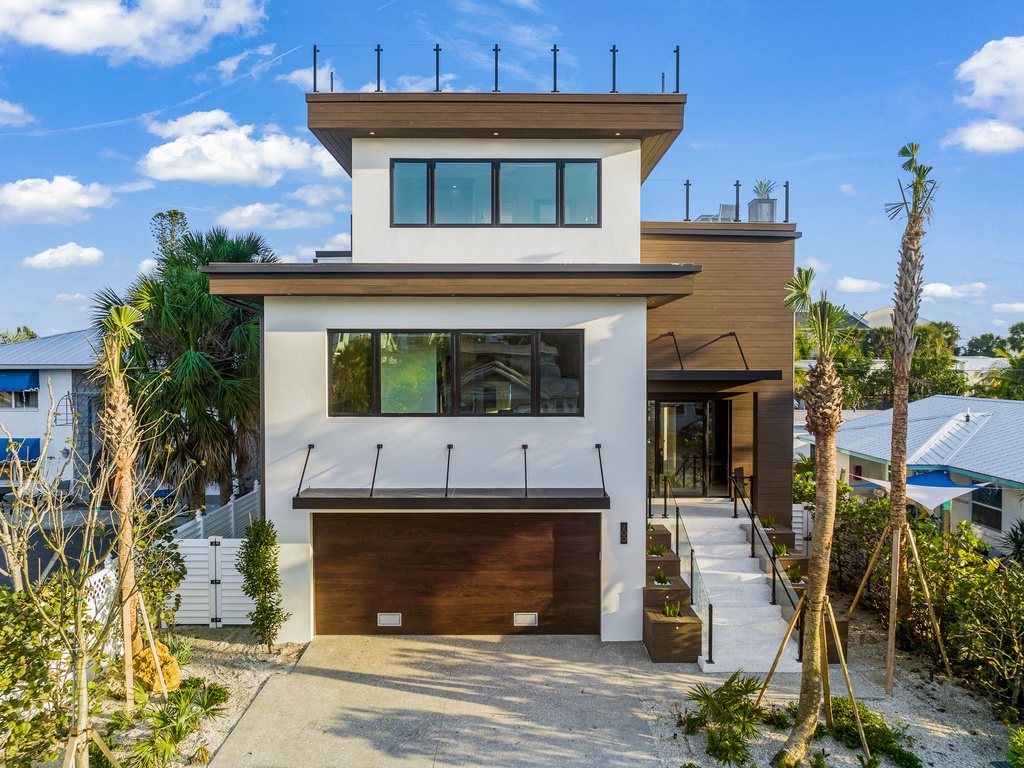 Knot A Basic Beach House - Lido Key Vacations