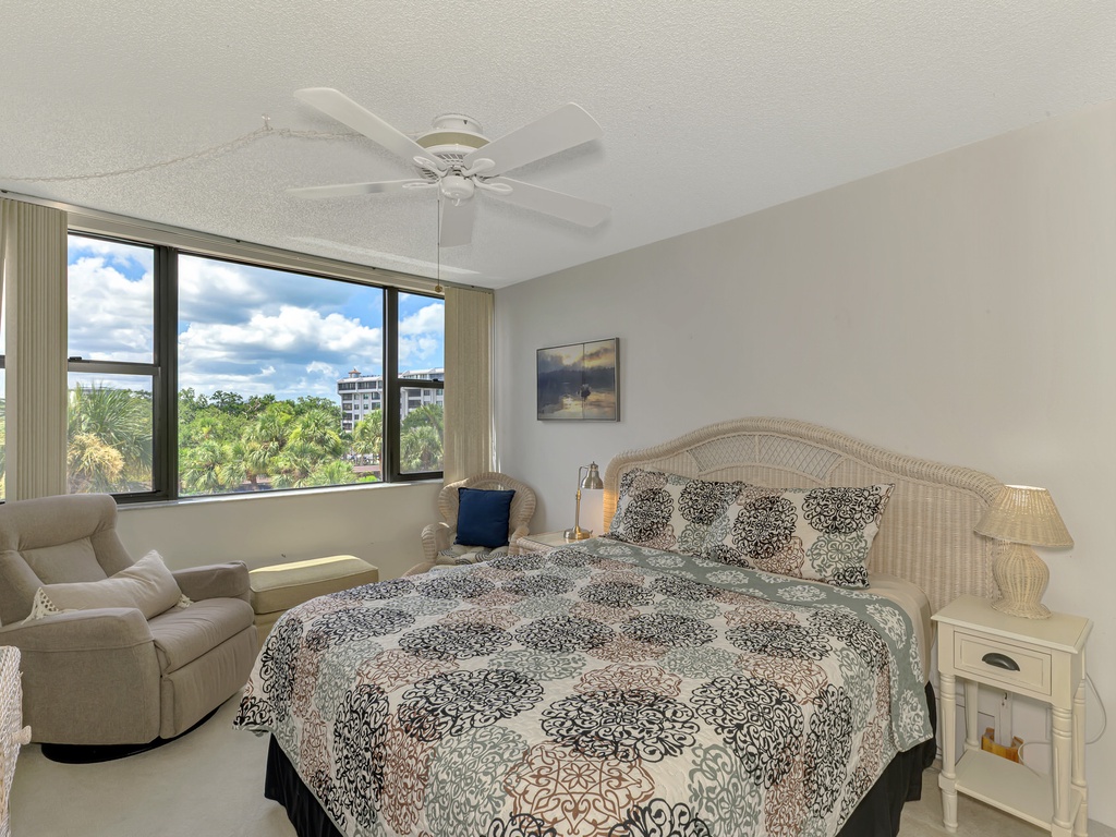 Second Bedroom, Queen
