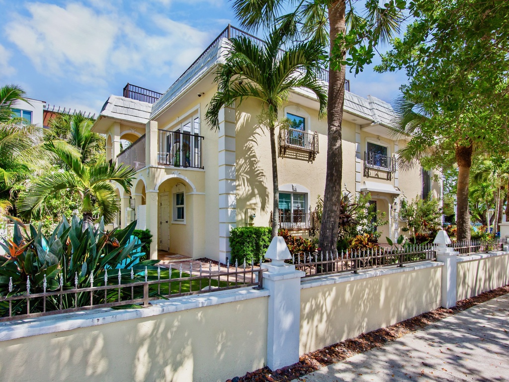 Casa Siesta by Siesta Key Luxury Rental Properties