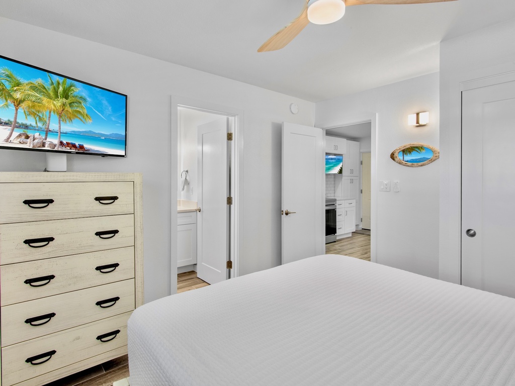 Primary Bedroom - Queen