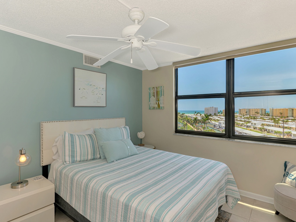 Second Bedroom, Queen bed