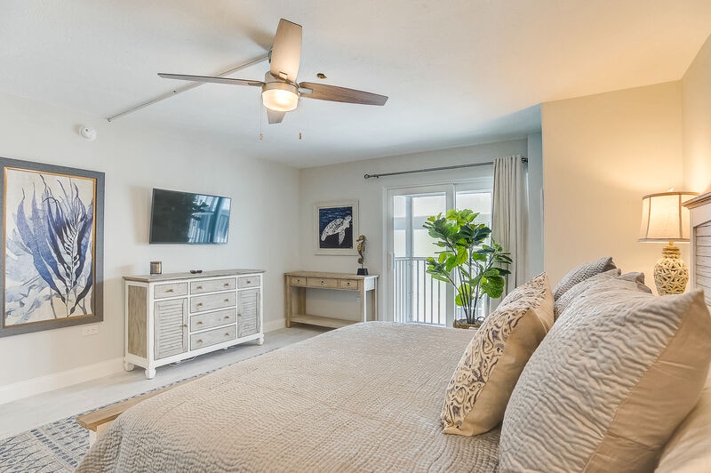 Master Bedroom, King Bed