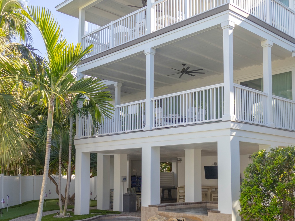 141 Avenida backyard pool area