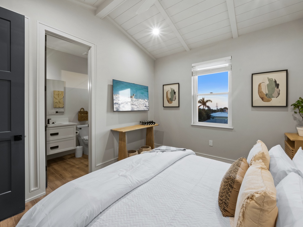 Sixth Bedroom - King