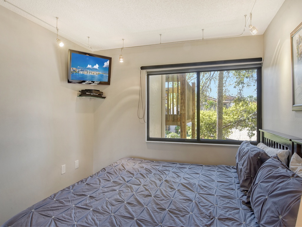 Guest Bedroom - Twins convert to King