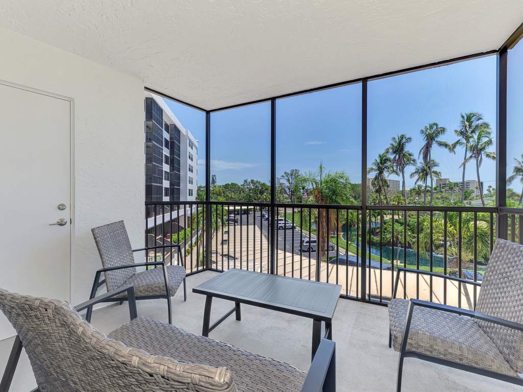 Screened-in Balcony