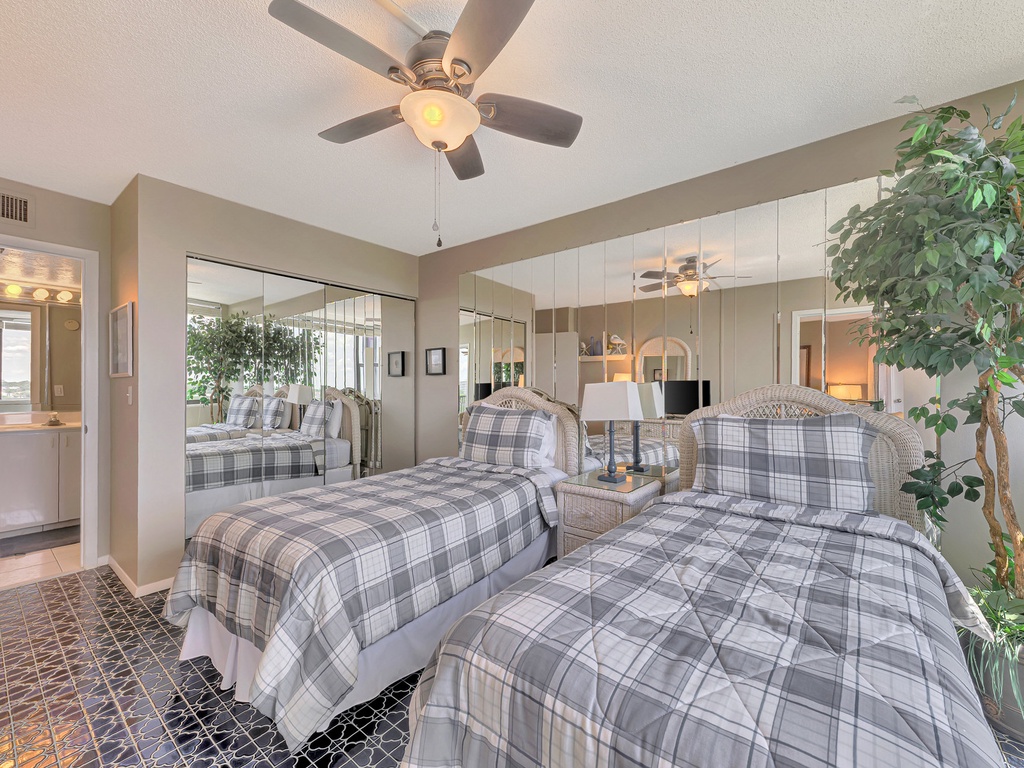 Second Bedroom, Two Twin beds