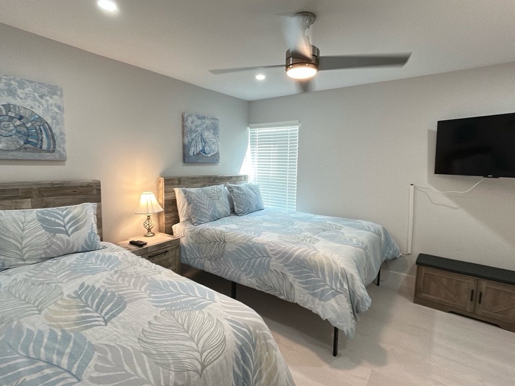 Primary Bedroom, 1 Queen bed and 1 Twin bed