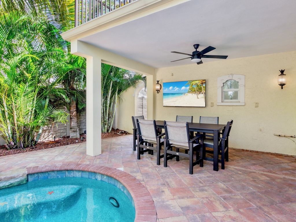 Poolside Dining