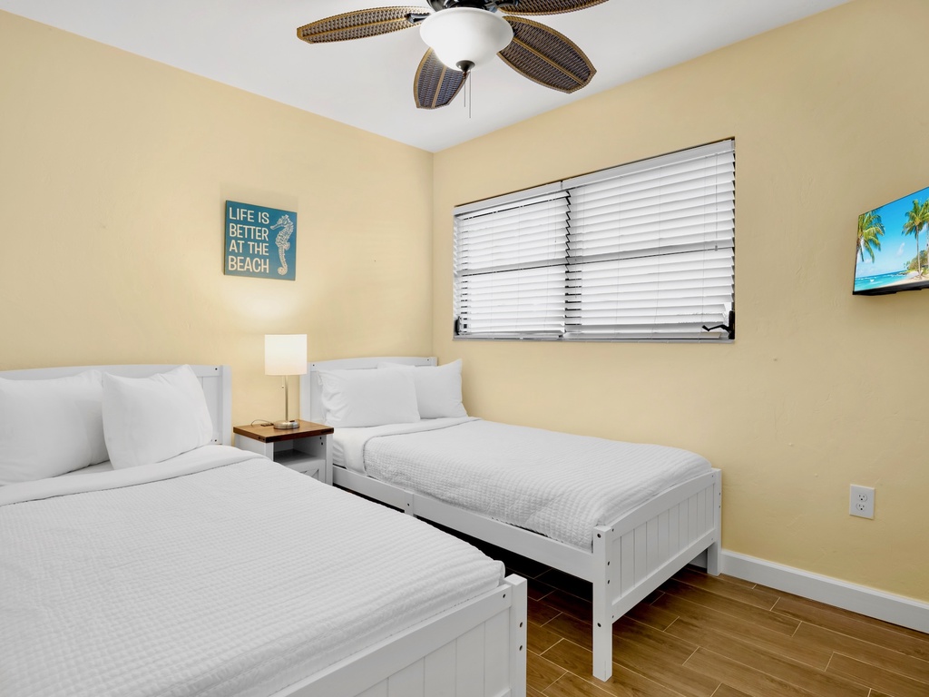 Second Bedroom - Two Twin Beds