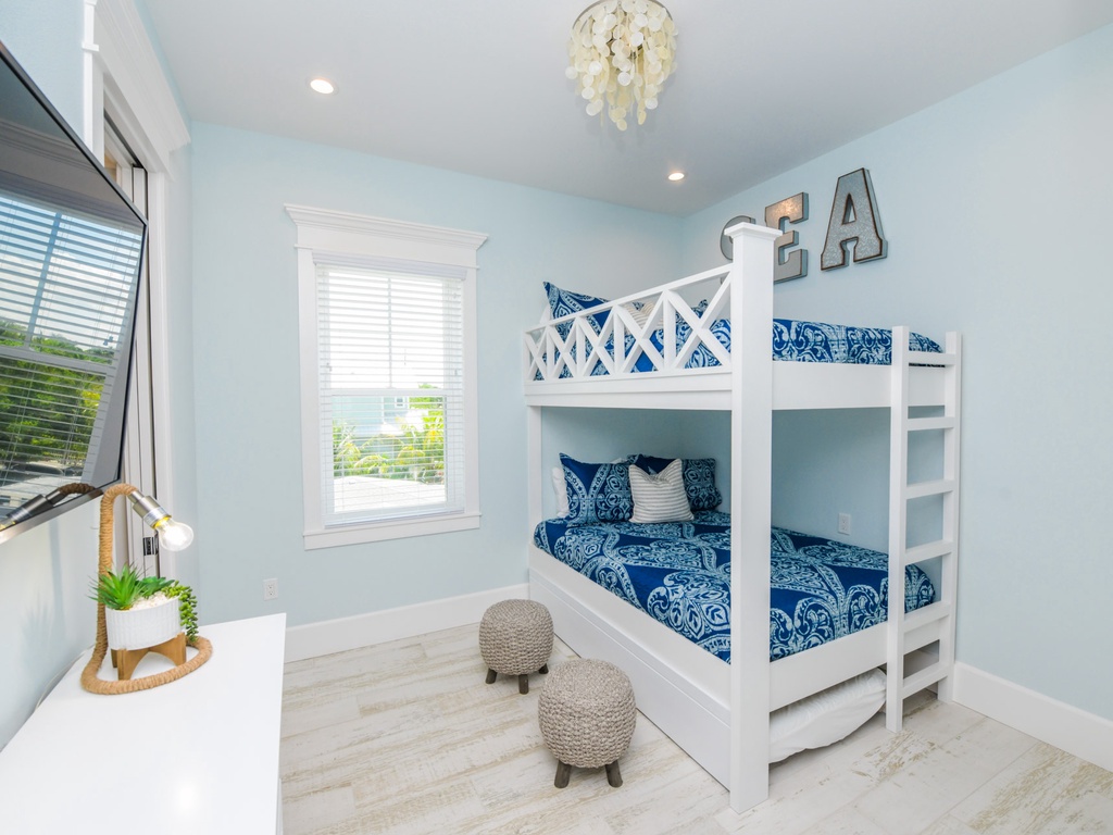 Seventh Bedroom (3rd floor), Full over Full Bunk Beds and Twin Trundle