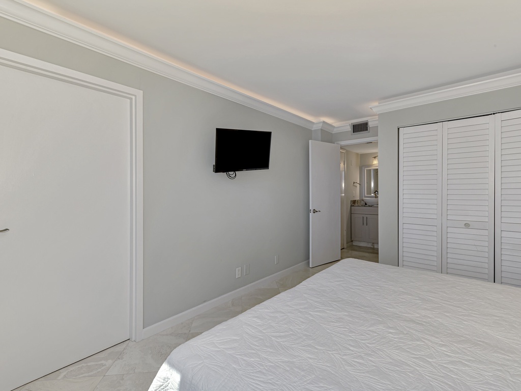 Second Bedroom, King