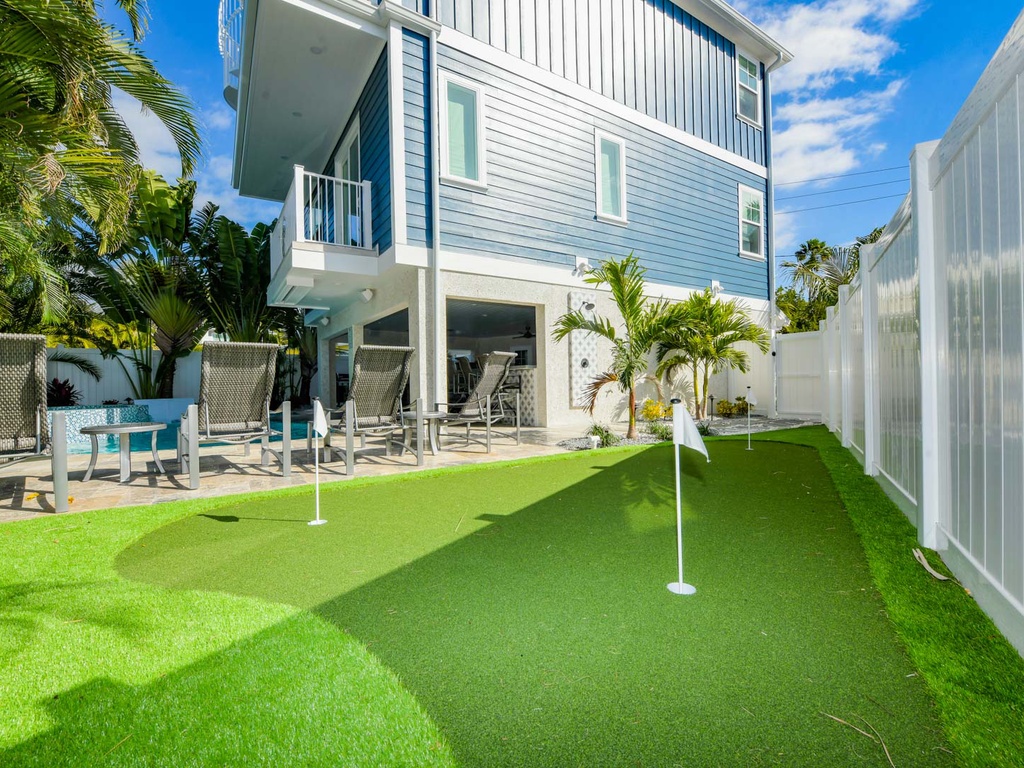 3 Hole Putting Green