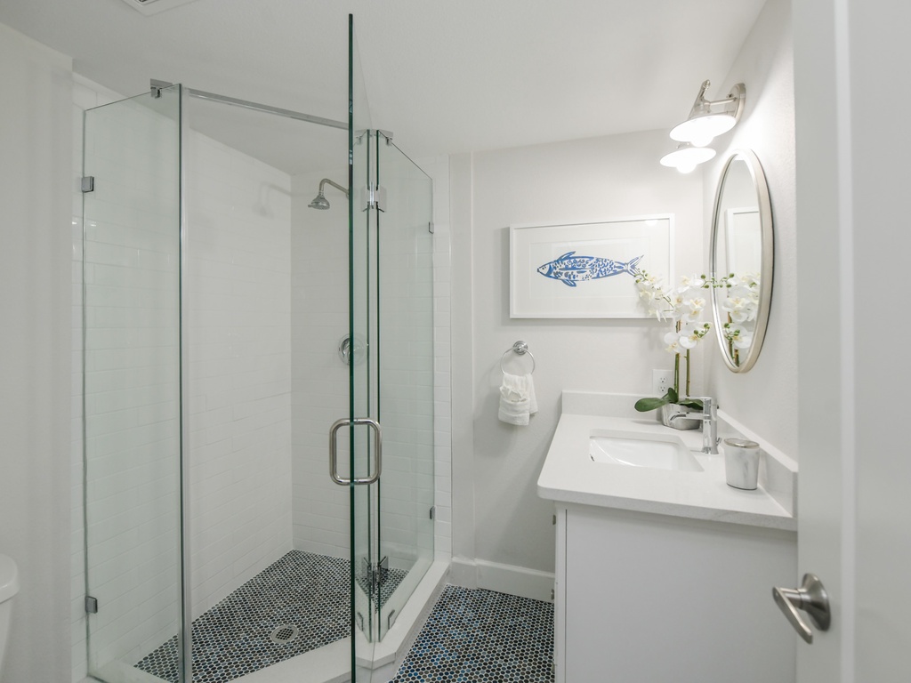 East Unit - Primary Ensuite
