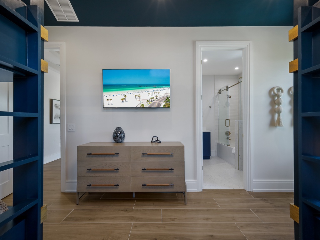 Tenth Bedroom - Two Queen Bunks with Tv