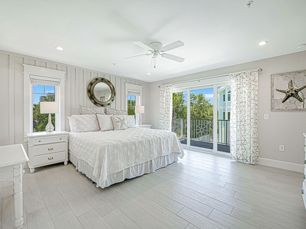 Fifth Bedroom (2nd Floor), King Bed w/ Balcony and En Suite Bath