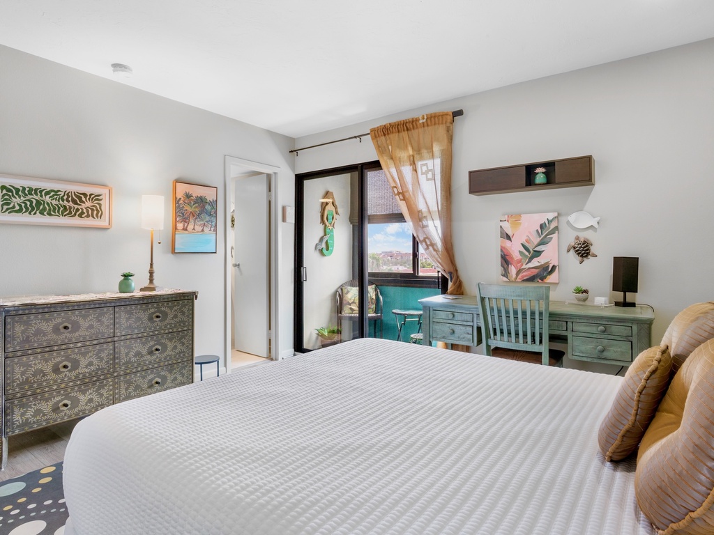 Second Bedroom, Queen