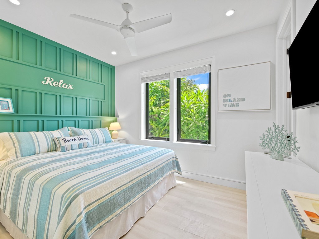 Seventh Bedroom (3rd floor): King bed