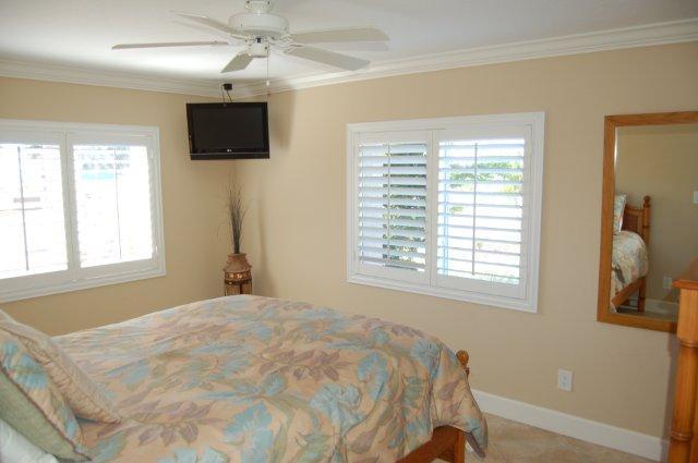 Master Bedroom - Queen