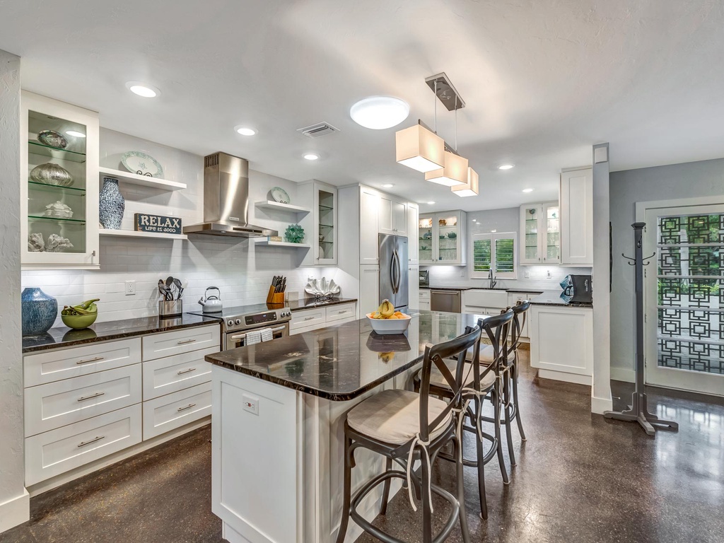 Spacious kitchen with appliances
