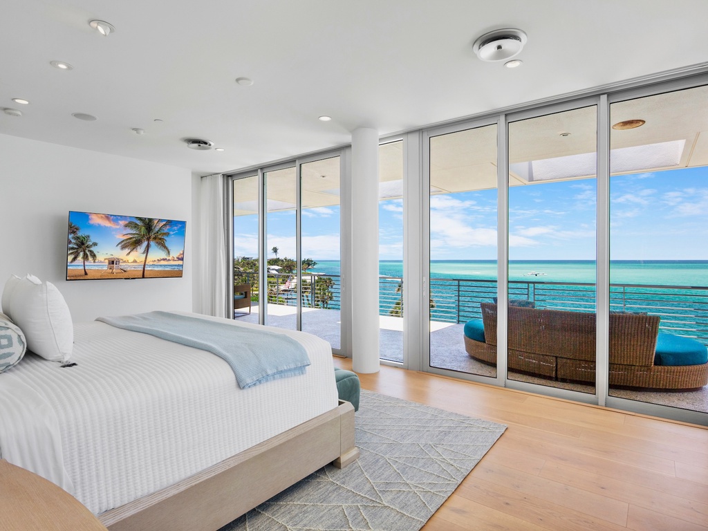 Primary Bedroom, King with private Gulf views