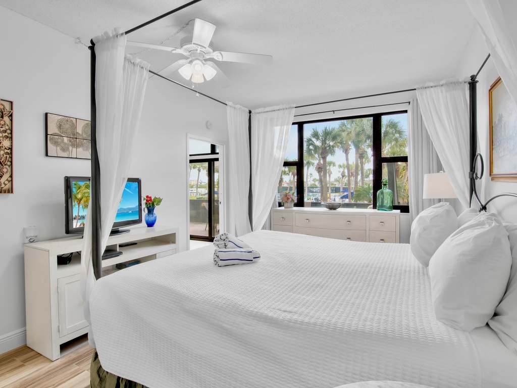 Primary Bedroom, King bed