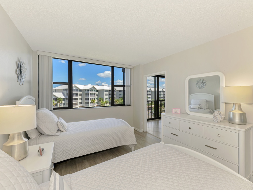 Guest Bedroom, Two Twin Beds