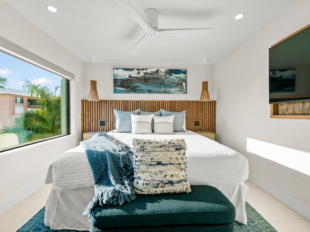 Sixth Bedroom, King Bed