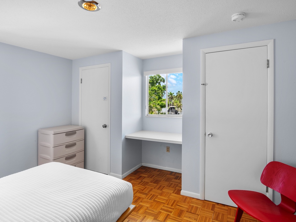 Fourth Bedroom, Full