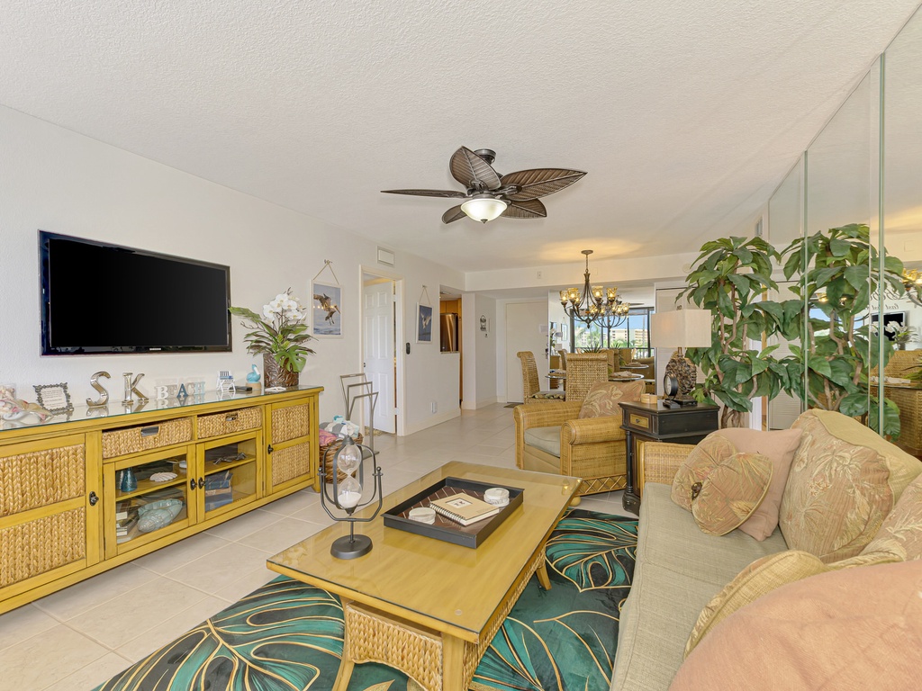 Living Area, Queen sleeper sofa