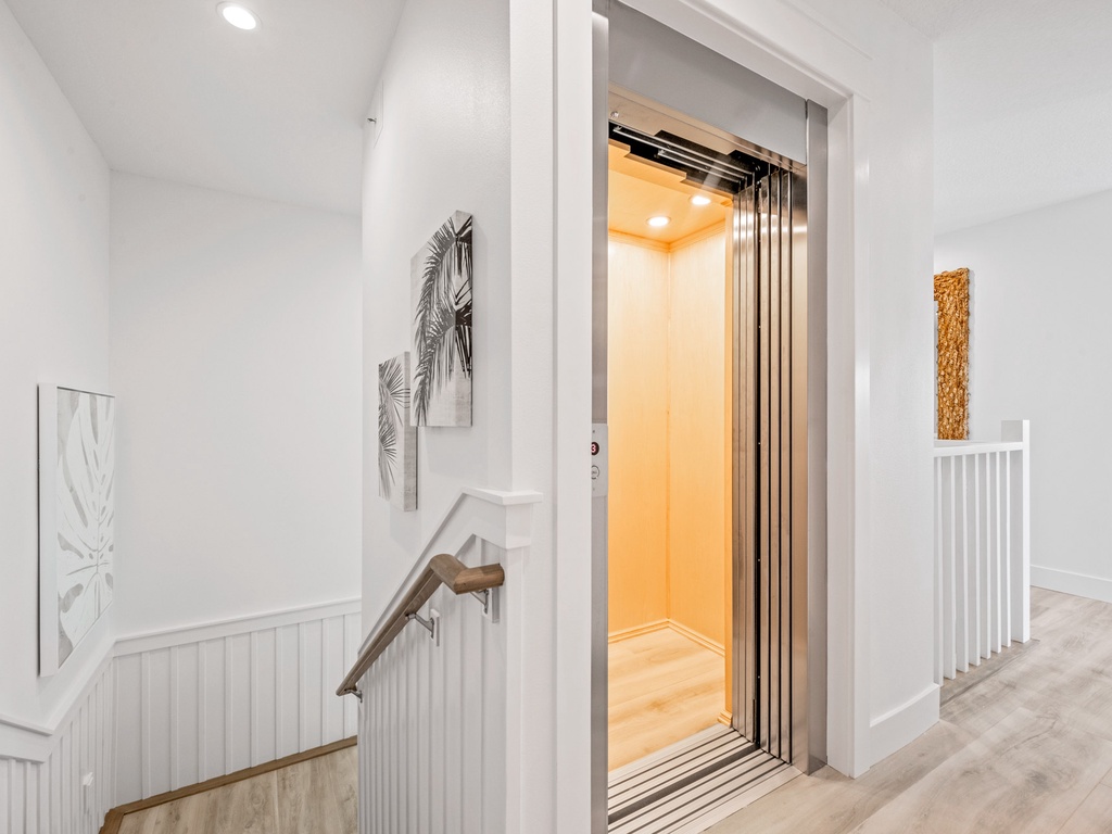 Top Floor Stairwell w/ Elevator