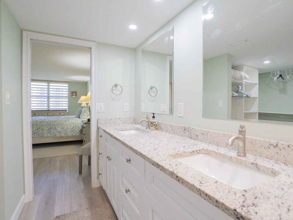 Gulf and Bay Club B301