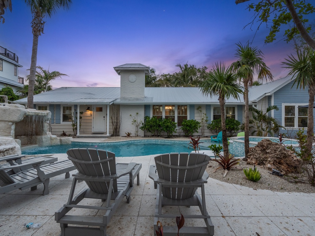 Private Pool and Poolside Loungers
