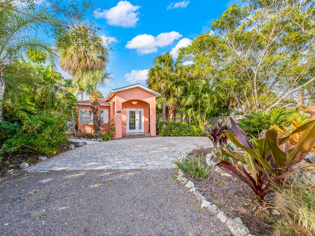The Pink Flamingo - Lido Key Vacations