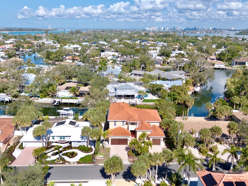 Treasure on the Canal by Siesta Luxury Rental Properties