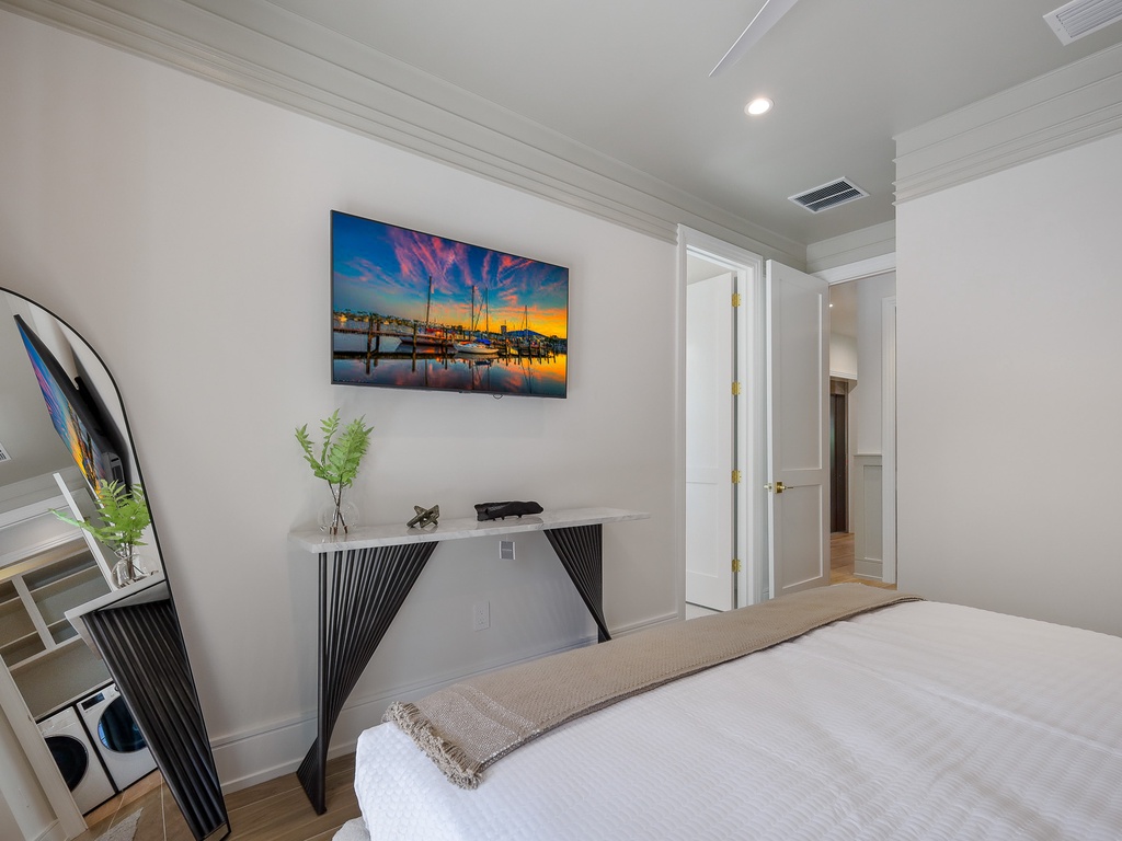 Second Bedroom - King with Tv