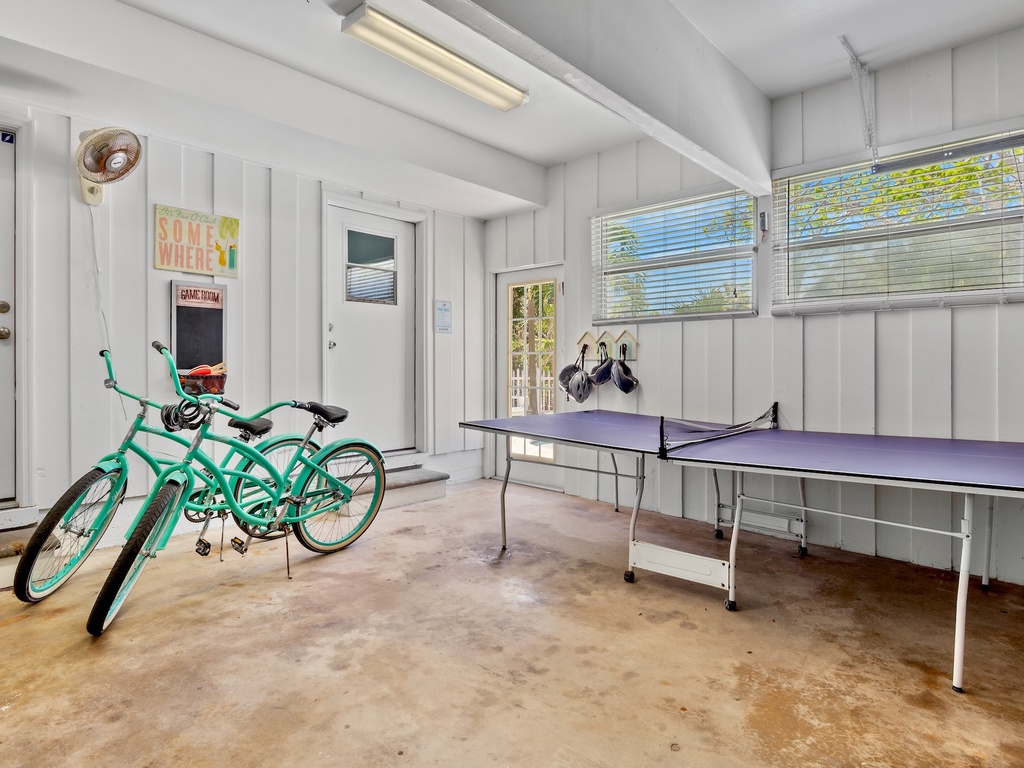 Game Room with Ping Pong and bicycles included