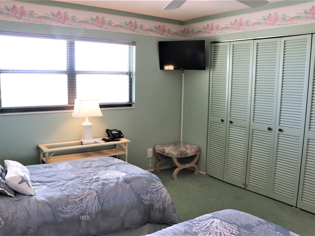 Second Bedroom, Two Twin beds