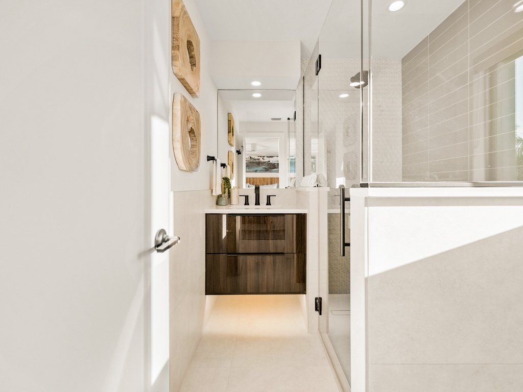 Sixth Bedroom, Ensuite Bathroom