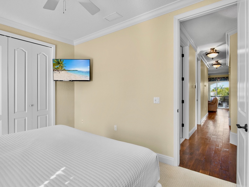 Third Bedroom (2nd floor), King bed