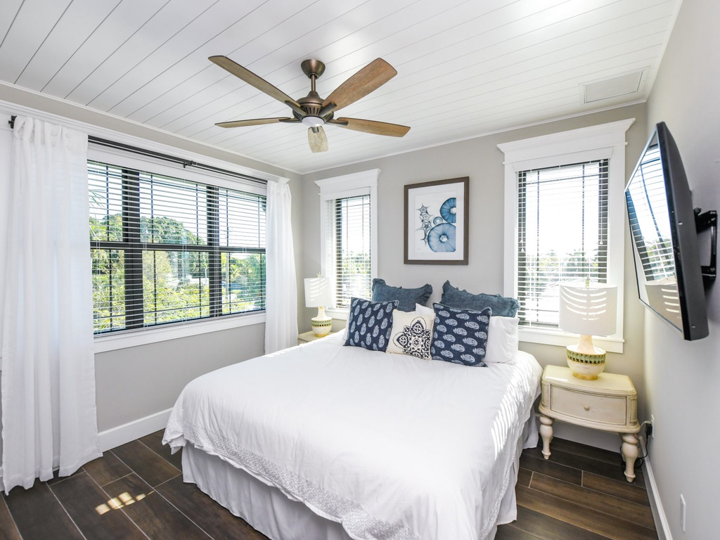 Third Bedroom, King Bed