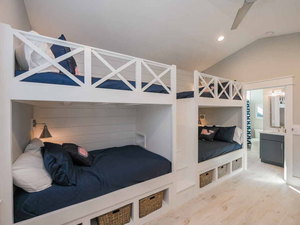 Sixth Bedroom, Third Floor - Two Twin/Twin Bunks