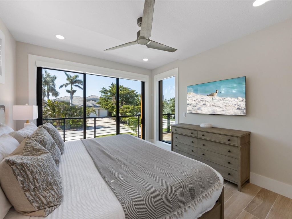 Second Bedroom, King