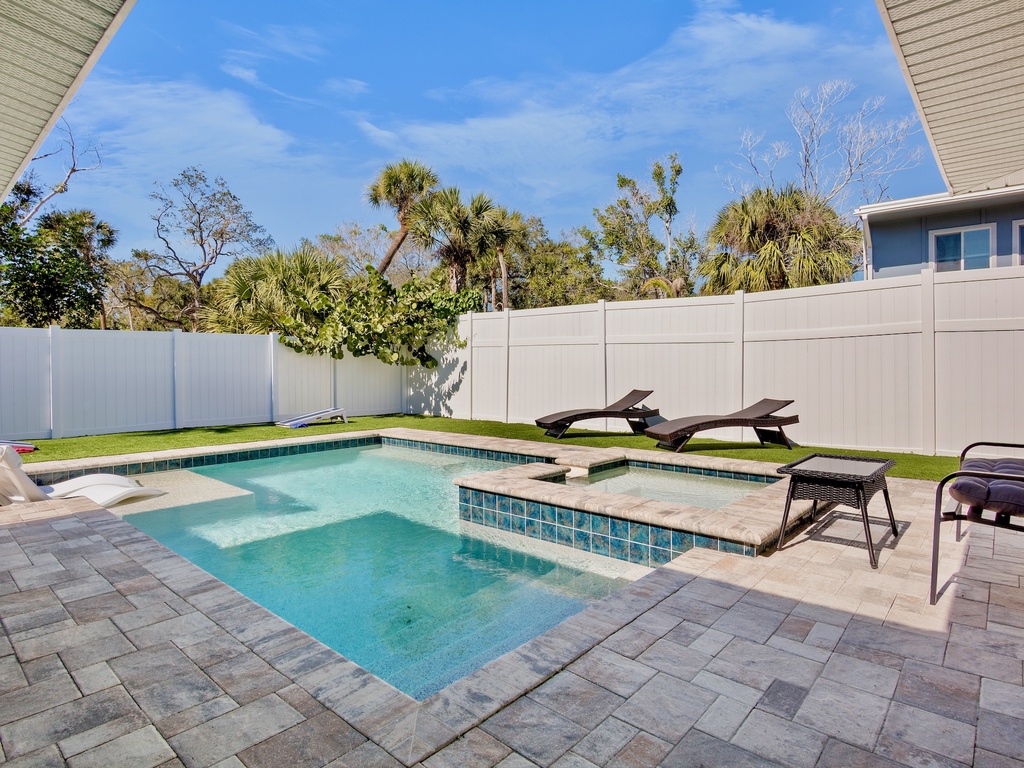 Outdoor Pool, Spa, and Lounge