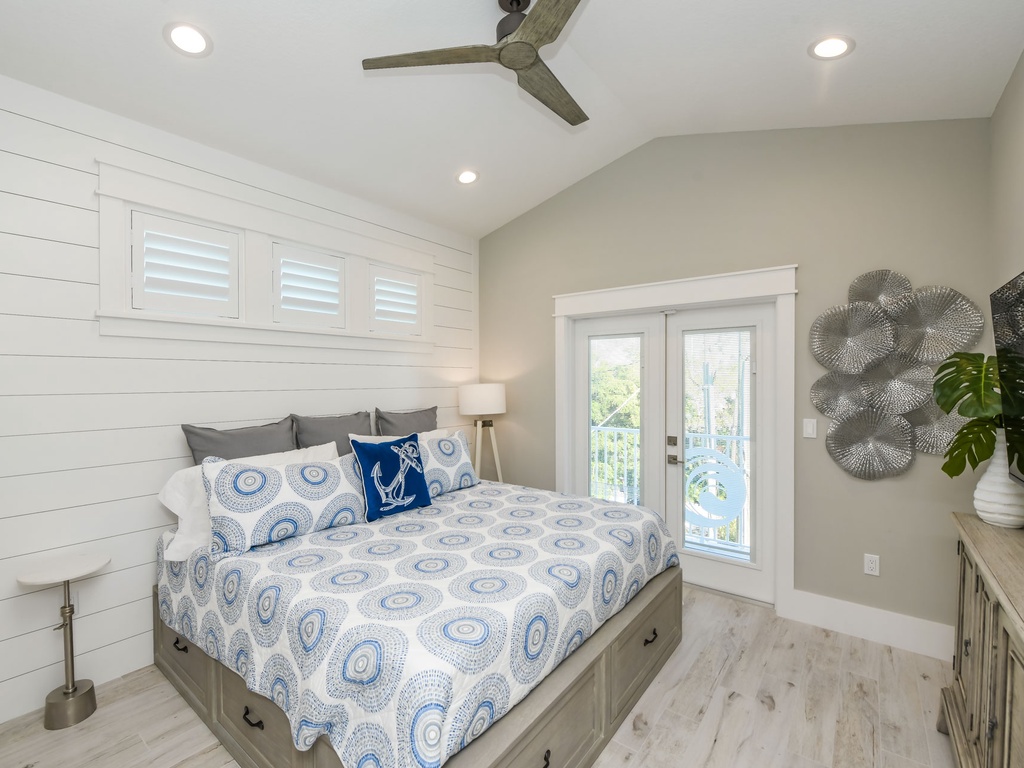 Third Bedroom, Third Floor - King
